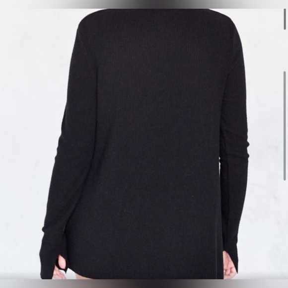 Urban Outfitters Cutout Top - Picture 4 of 9